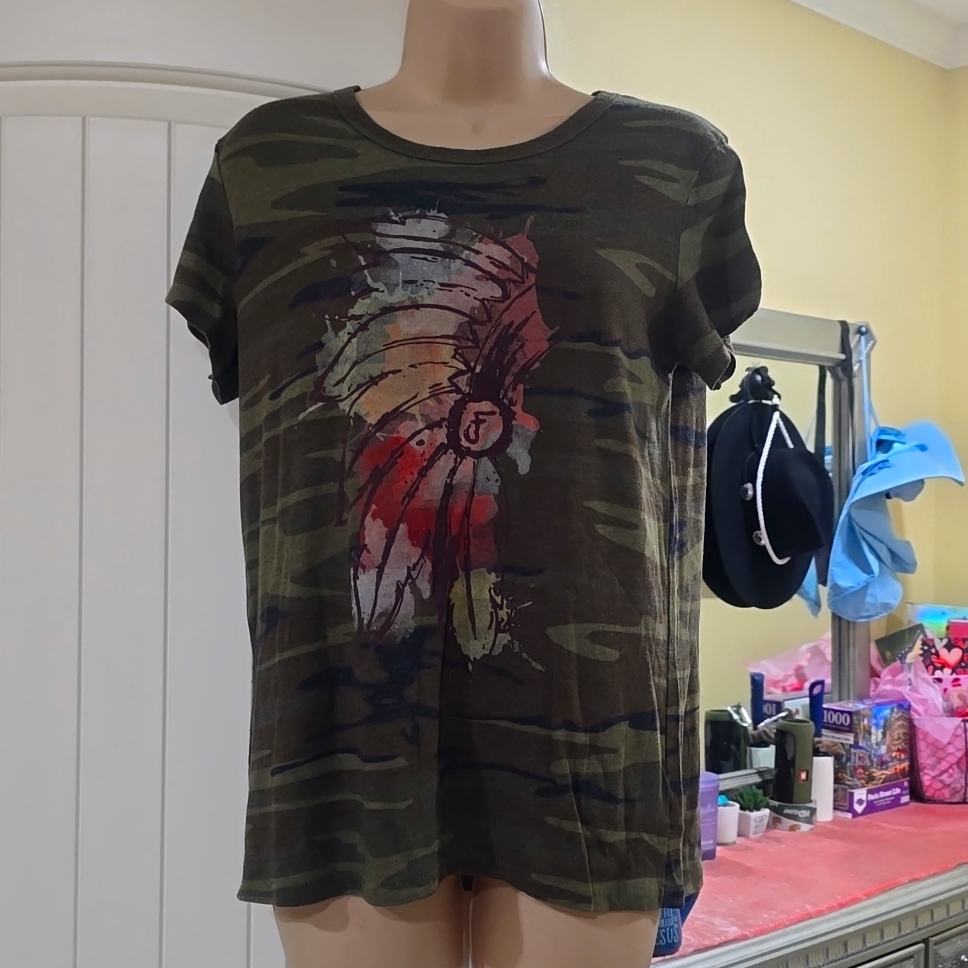 Alternative Tee